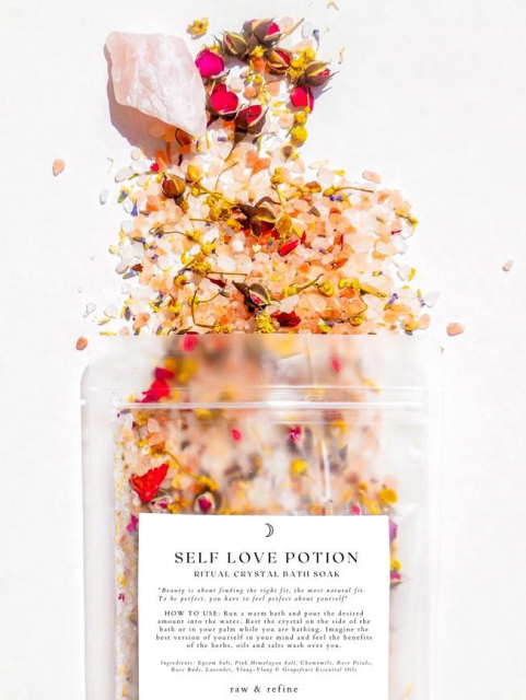 Self Love Potion Kylpysuola Kristalleilla 484g