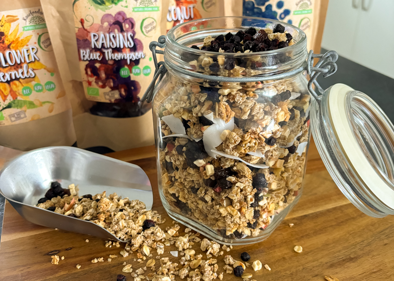 Tee oma granola mustikoilla ja kookoksella